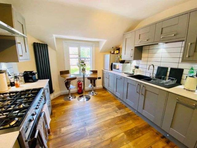 3 bed flat for sale