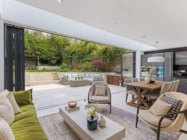 3 bed flat for sale