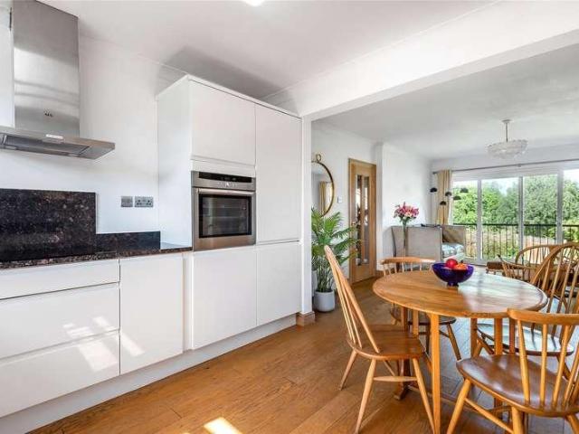 3 bed flat for sale