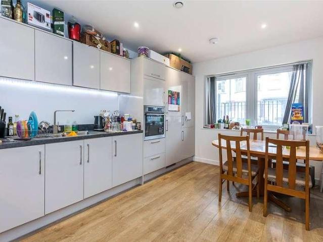 3 bed flat for sale