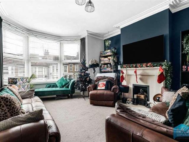 3 bed flat for sale