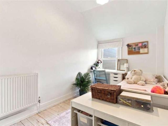 3 bed flat for sale