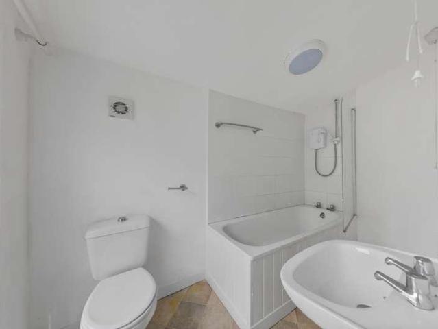 3 bed flat for sale