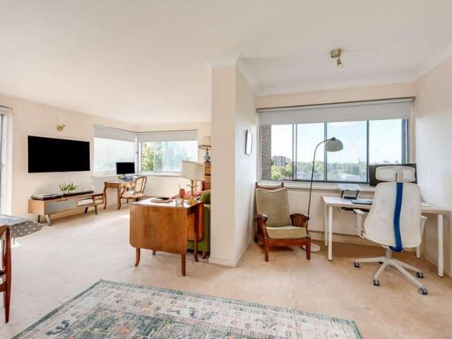 3 bed flat for sale