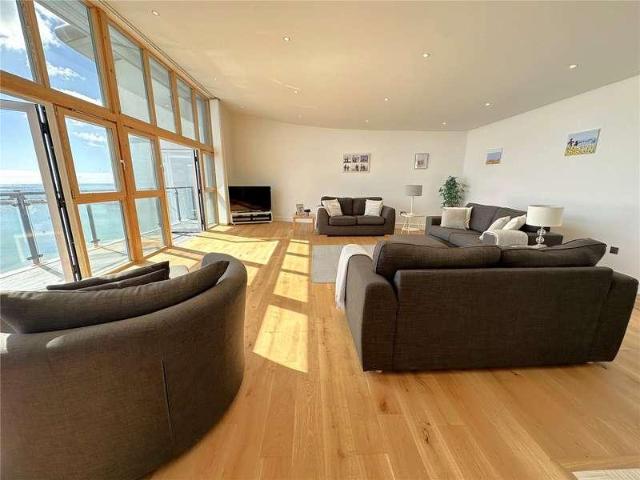 3 bed flat for sale