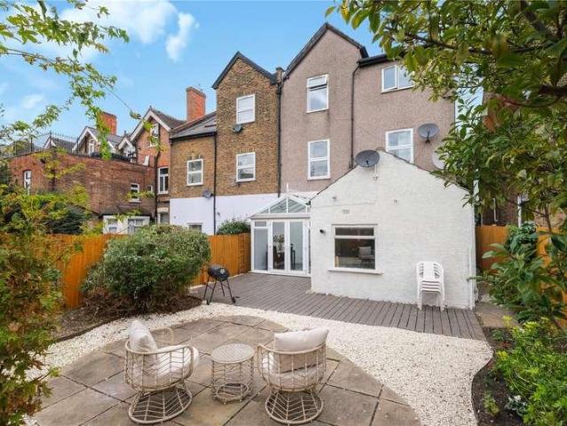 3 bed flat for sale