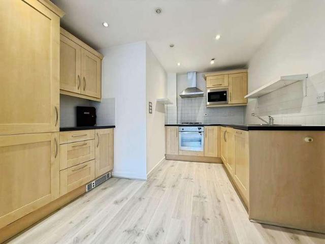 3 bed flat for sale