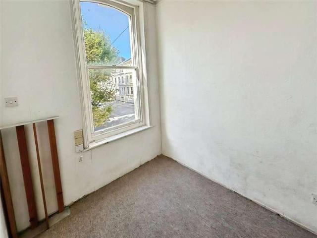 3 bed flat for sale