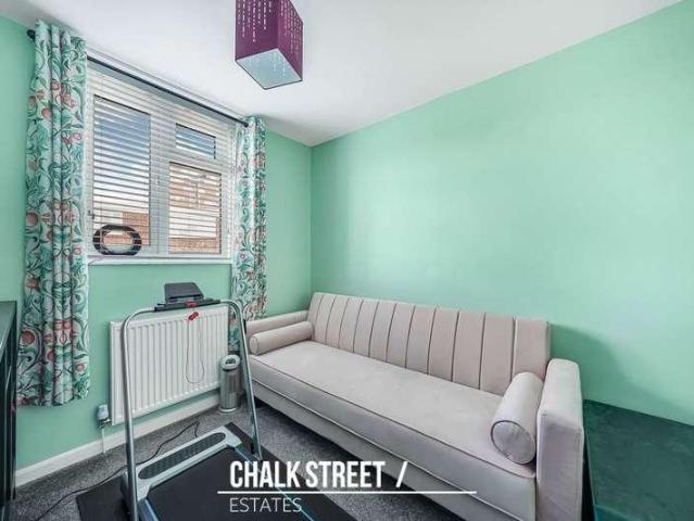 3 bed flat for sale