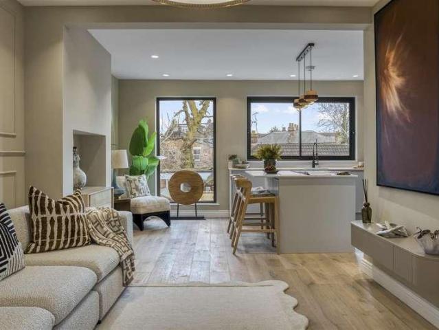 3 bed flat for sale