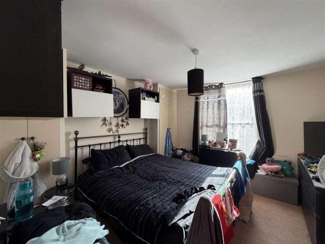 3 bed flat for sale