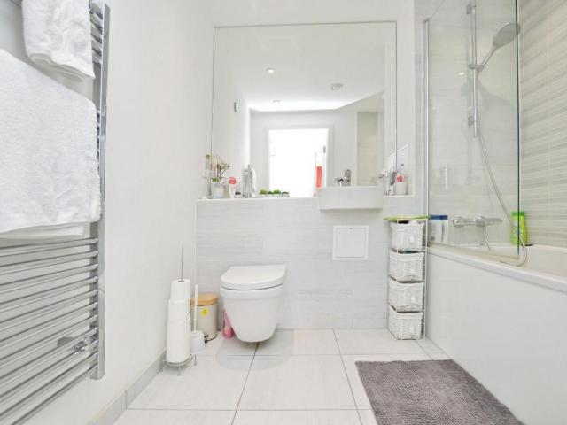 3 bed flat for sale