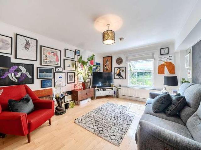 3 bed flat for sale