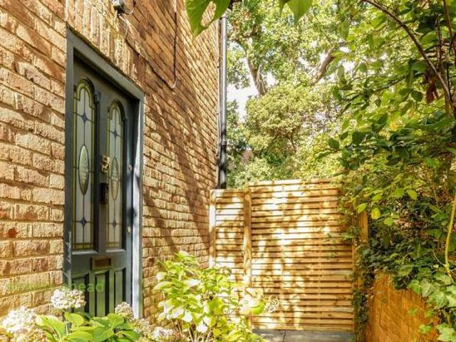 3 bed flat for sale