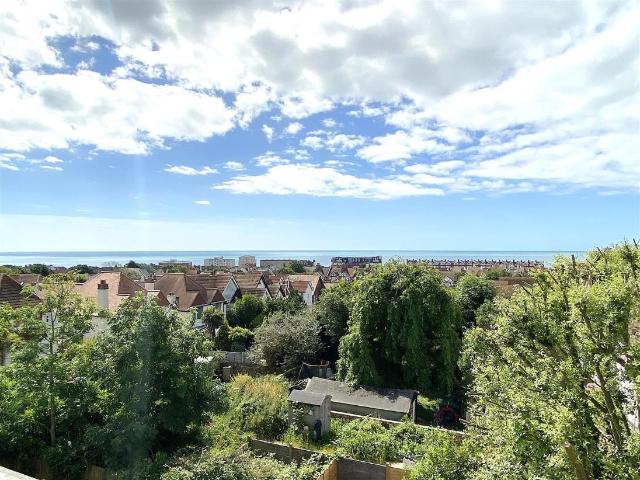3 bed flat for sale