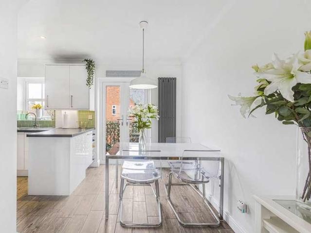 3 bed flat for sale