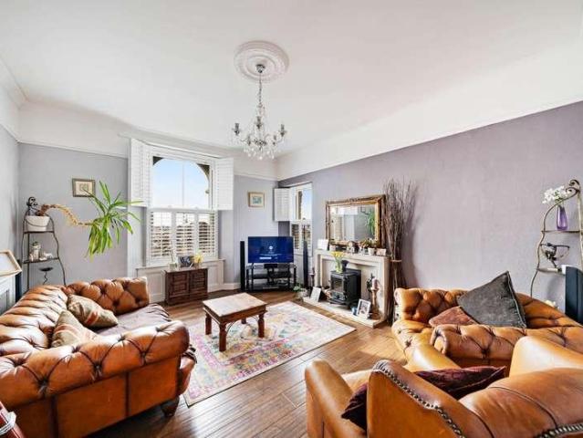 3 bed flat for sale