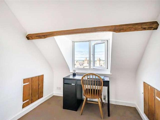 3 bed flat for sale