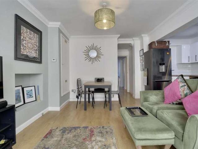 3 bed flat for sale
