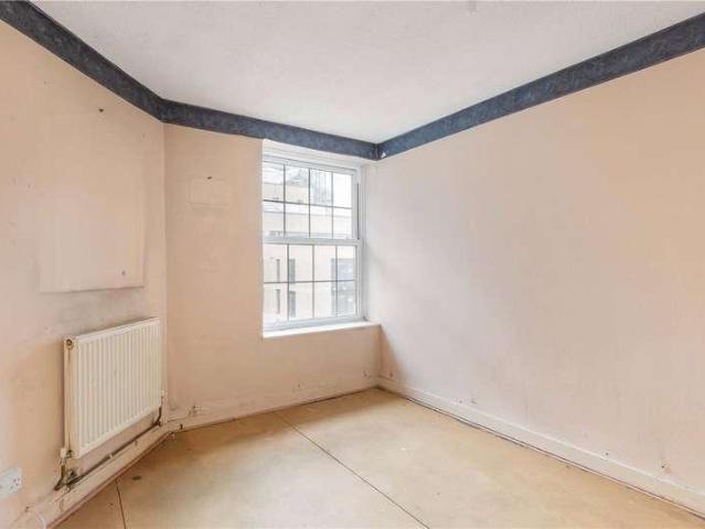 3 bed flat for sale