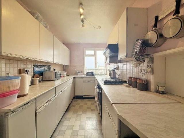 3 bed flat for sale