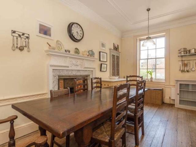 3 bed flat for sale
