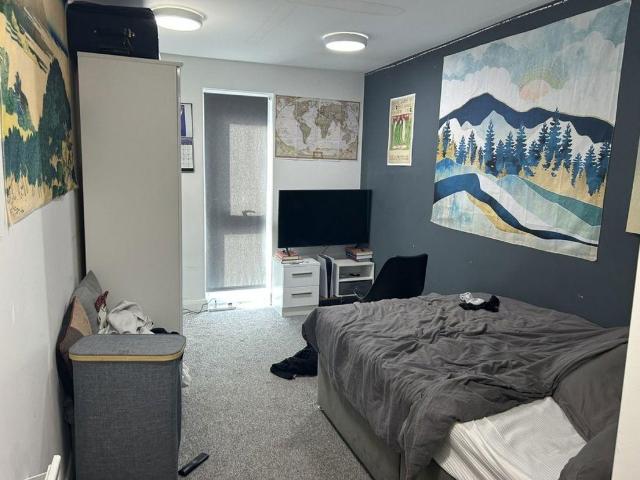 3 bed flat for sale