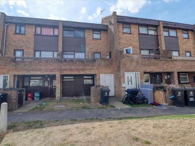 4 bed flat for sale