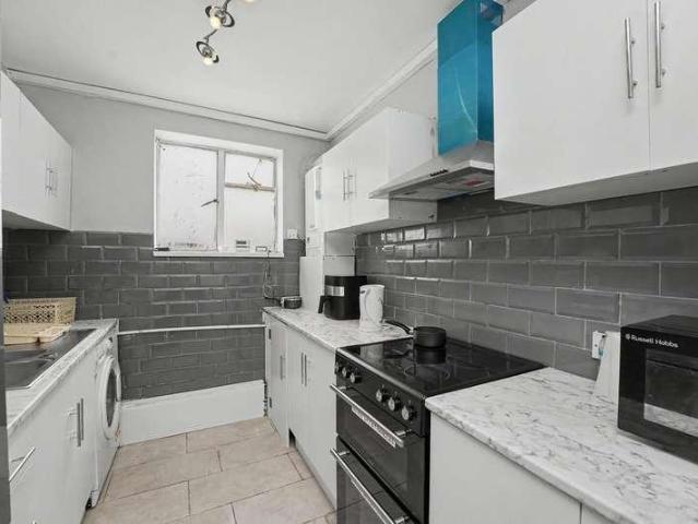 3 bed flat for sale