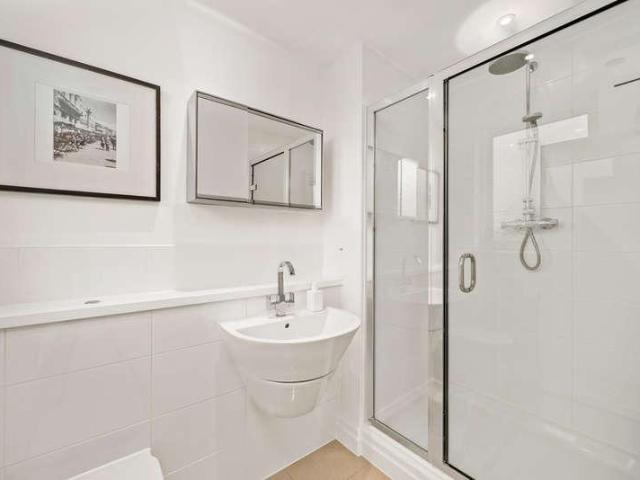 3 bed flat for sale