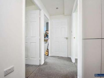 3 bed flat for sale