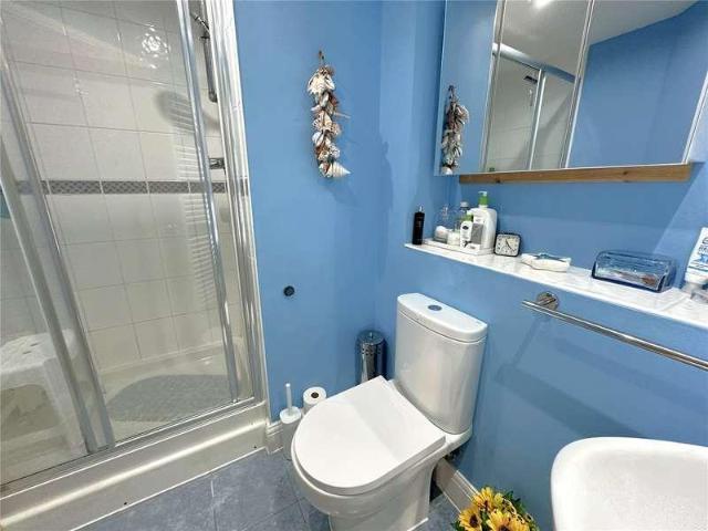 3 bed flat for sale