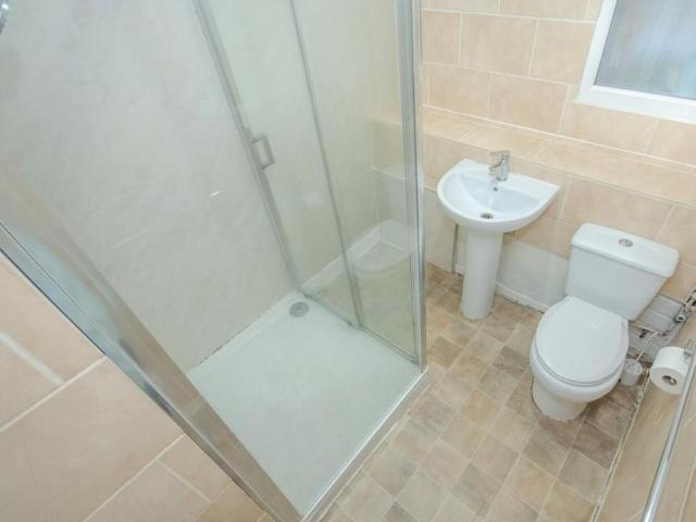 3 bed flat for sale