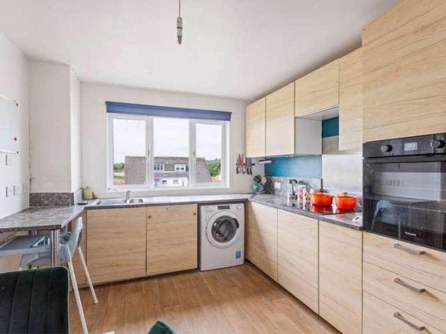 3 bed flat for sale