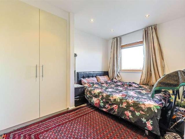 3 bed flat for sale