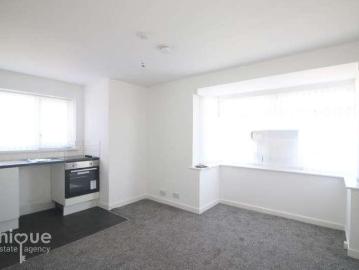 3 bed flat for sale