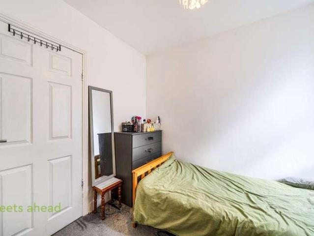 3 bed flat for sale