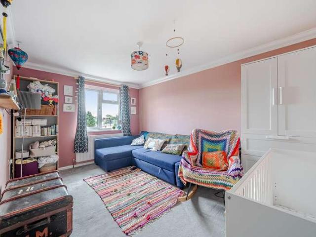 3 bed flat for sale