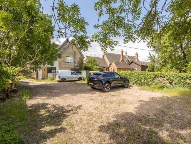 3 bed flat for sale