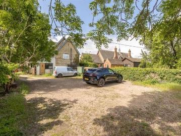 3 bed flat for sale