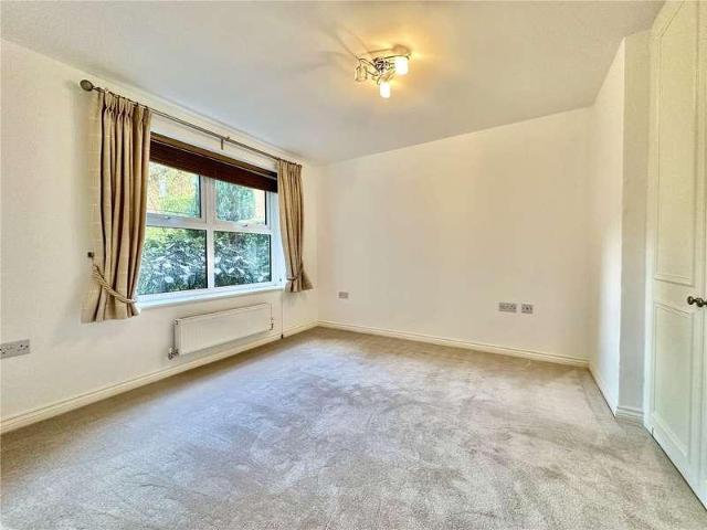 3 bed flat for sale