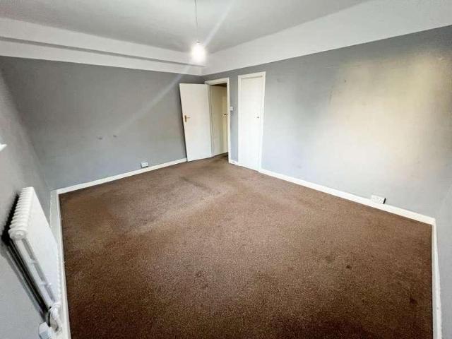 3 bed flat for sale