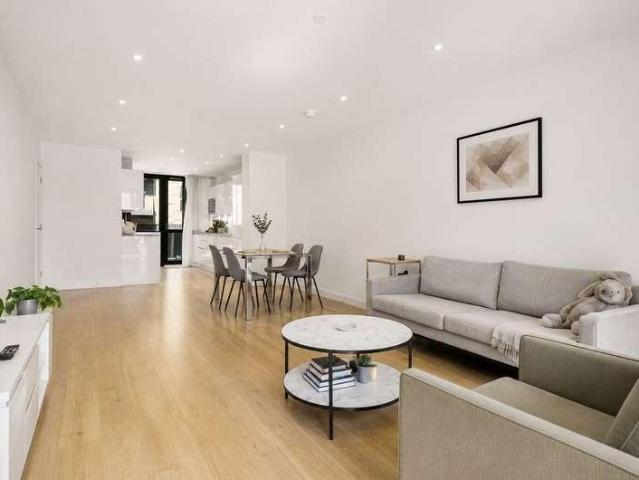 3 bed flat for sale