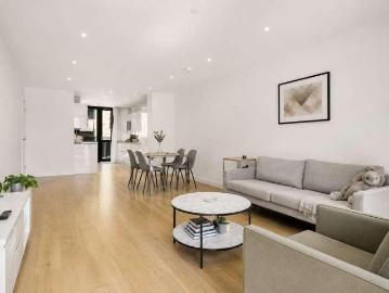 3 bed flat for sale