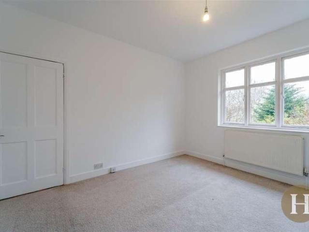 3 bed flat for sale