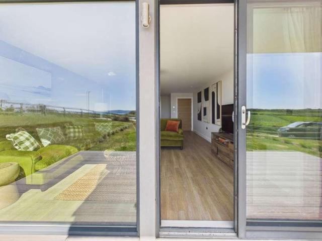 3 bed flat for sale