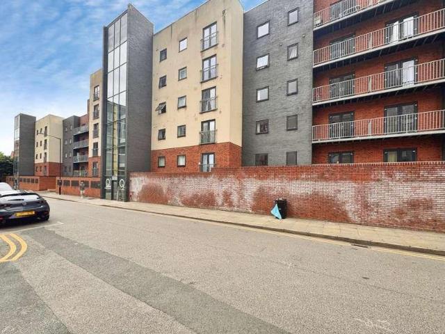 3 bed flat for sale