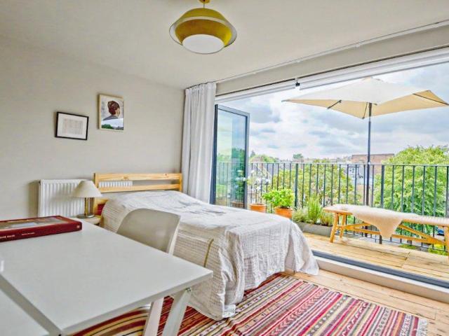 3 bed flat for sale