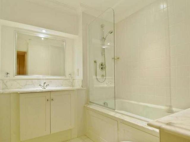 3 bed flat for sale