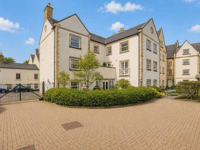 3 bed flat for sale
